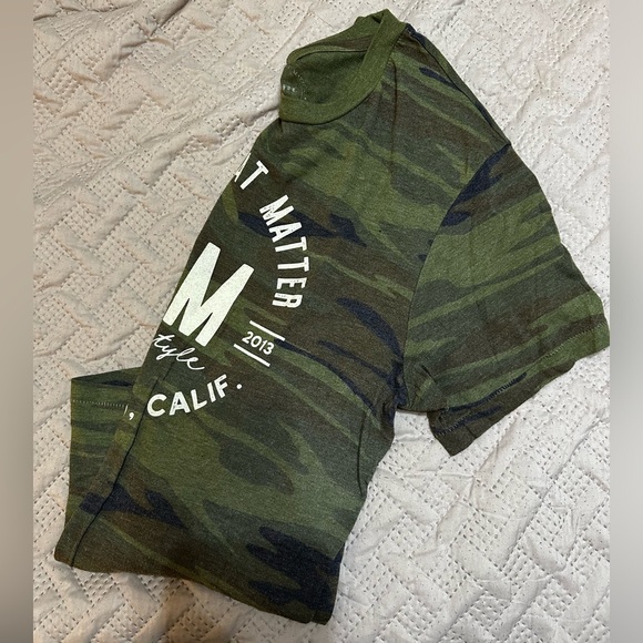 Unisex Tshirt - Picture 2 of 4